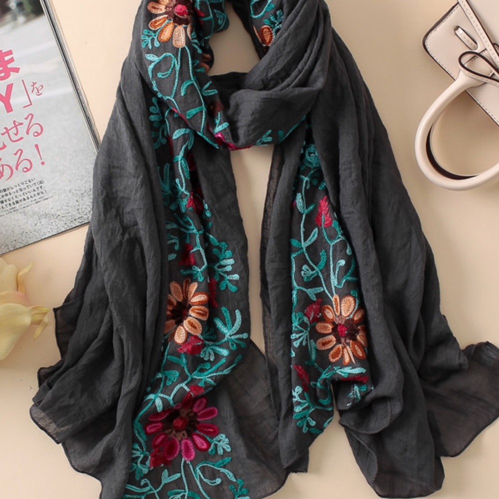 Soft embroidered scarf wrap shawls - Picture 5 of 16
